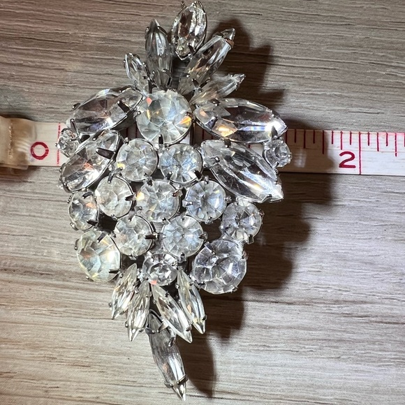 Antique Designer Signed Weiss Clear Crystal Bunch Of Grapes Brooch/Pin - Picture 7 of 8